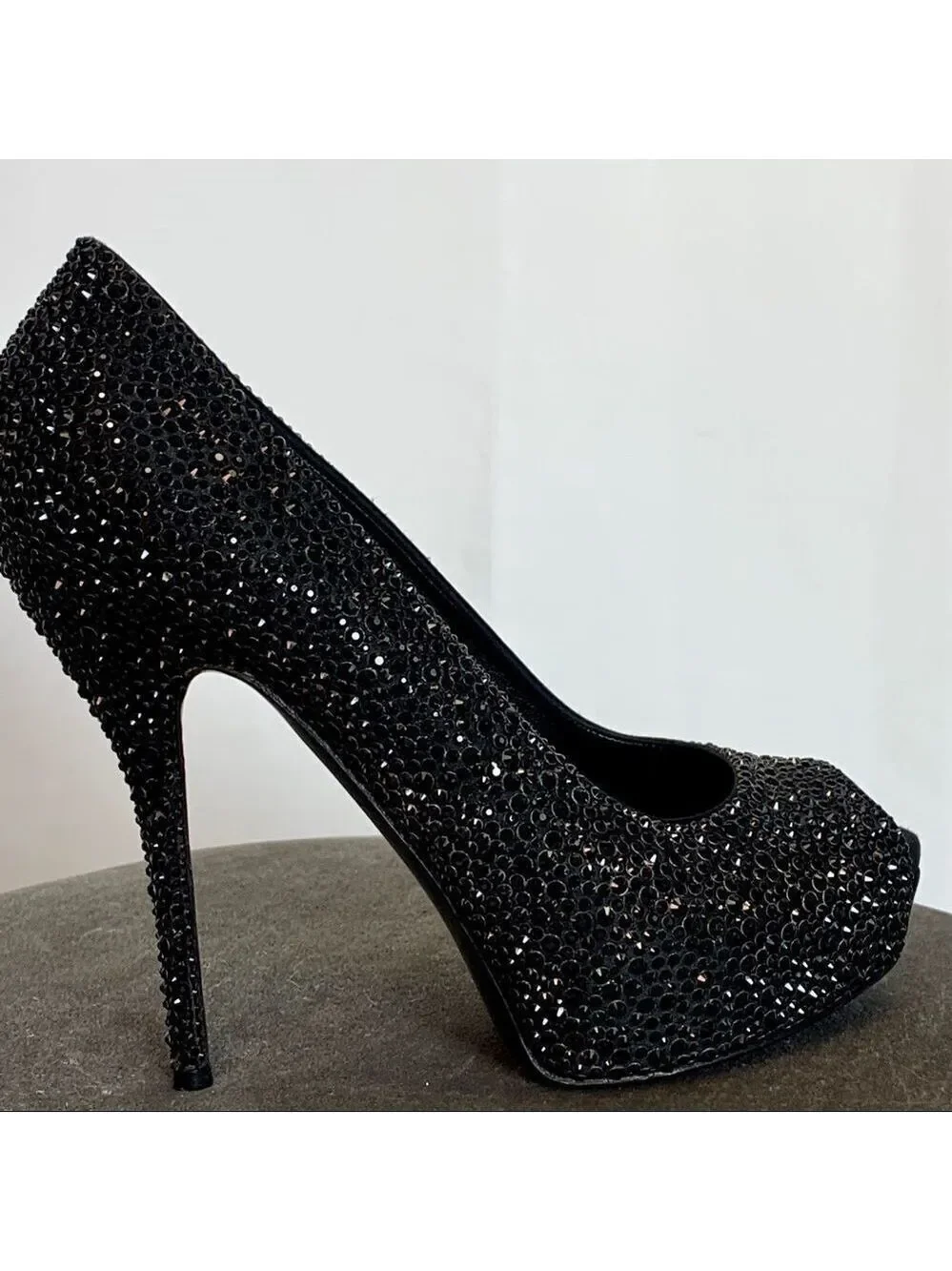 Gucci Black Satin Strass Embroidered Sofia Etoile Peep Toe Pumps Size 37.5 🔥